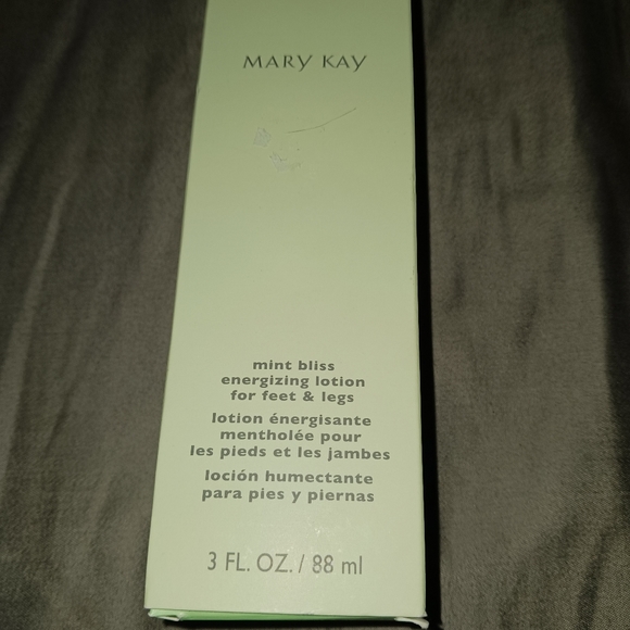 NEW! MARYKAY MINT BLISS ENERGIZING LOTION FOR LEGS AND FEET (3oz) - Picture 3 of 9